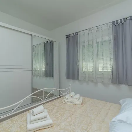 Apartment Matea Trogir Exterior photo